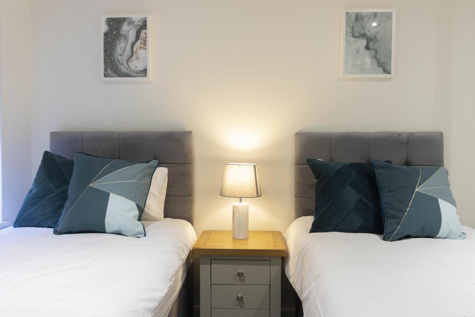 شقة Linacre 1&2 - One And Two Bed Flat Behind The Cathedral With Free Parking And Fast Wifi إكزيتر الغرفة الصورة