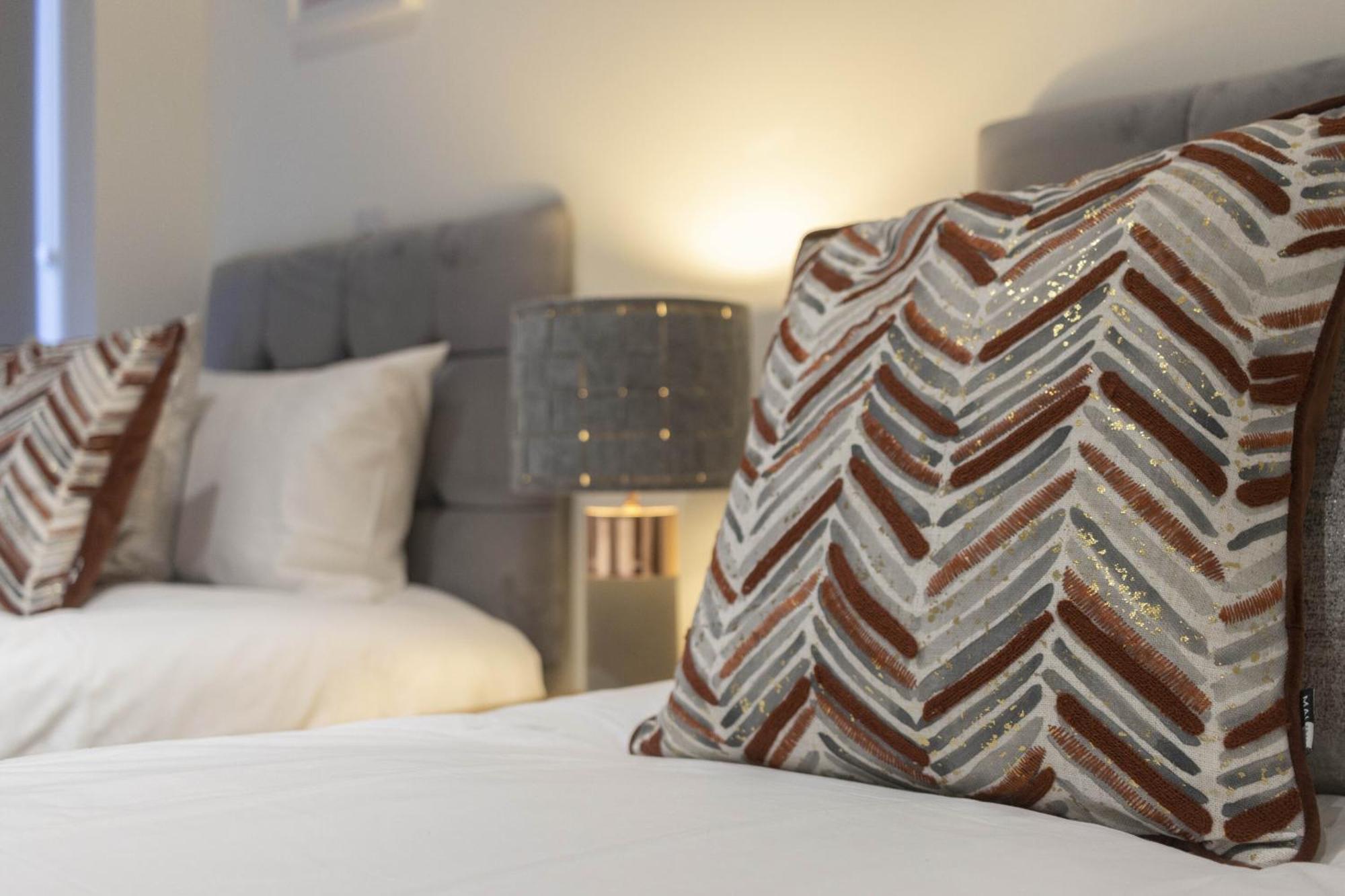 شقة Linacre 1&2 - One And Two Bed Flat Behind The Cathedral With Free Parking And Fast Wifi إكزيتر الغرفة الصورة